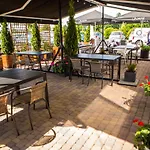 Gosciniec Zacisze - & Restauracja Blisko A2 - Uniejow Couette-café