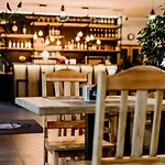 Gosciniec Zacisze - & Restauracja Blisko A2 - Uniejow Couette-café 3*