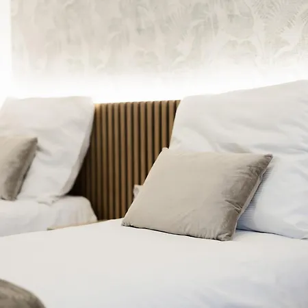 Gosciniec Zacisze - & Restauracja Blisko A2 - Uniejow Bed & Breakfast 3*