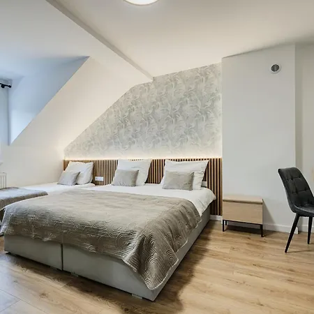 Gosciniec Zacisze - & Restauracja Blisko A2 - Uniejow Bed & Breakfast 3*