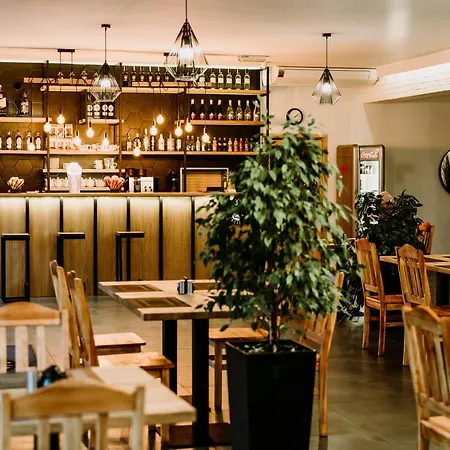 Bed & Breakfast Gosciniec Zacisze - & Restauracja Blisko A2 - Uniejow
