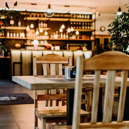 Gosciniec Zacisze - & Restauracja Blisko A2 - Uniejow Bed & Breakfast 3*
