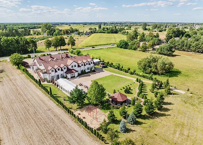 Gosciniec Zacisze - & Restauracja Blisko A2 - Uniejow Bed & Breakfast 3*