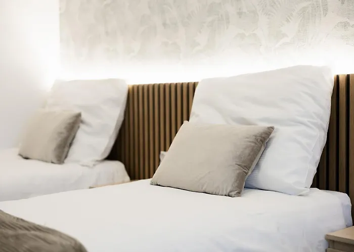 Gosciniec Zacisze - & Restauracja Blisko A2 - Uniejow Bed & Breakfast 3*