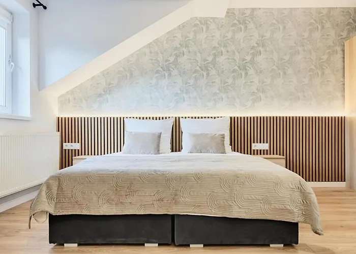 Gosciniec Zacisze - & Restauracja Blisko A2 - Uniejow Bed & Breakfast 3*