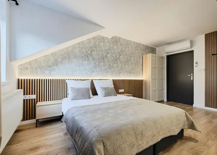 Gosciniec Zacisze - & Restauracja Blisko A2 - Uniejow Bed & Breakfast 3*