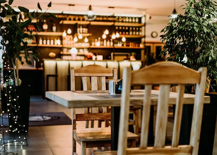 Gosciniec Zacisze - & Restauracja Blisko A2 - Uniejow Bed & Breakfast 3*